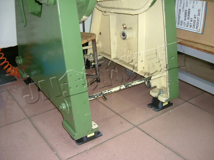 浙江眾城股份公司沖床JN型橡膠減振器安裝實例