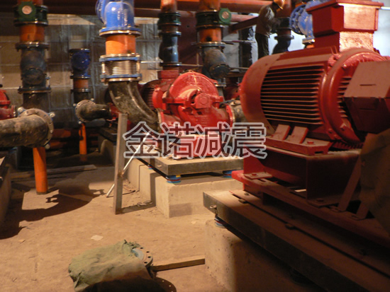 青島蔚藍(lán)群島ZT減振器波紋管安裝實例