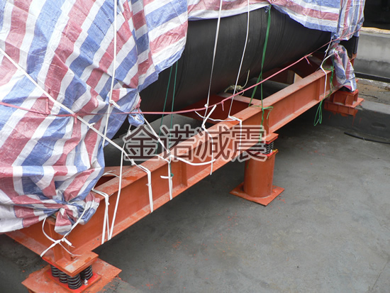 世紀(jì)會空調(diào)主機(jī)JS型組合式彈簧減震器安裝實例